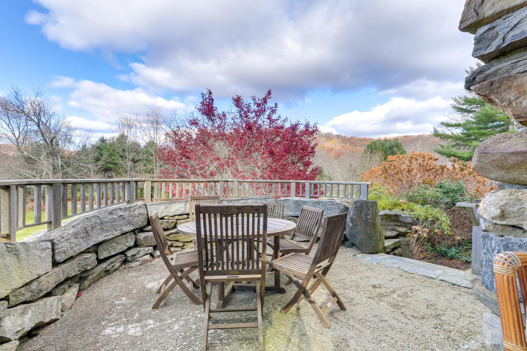 Grand Lakefront Home In Warren With Expansive Patio! Exterior photo