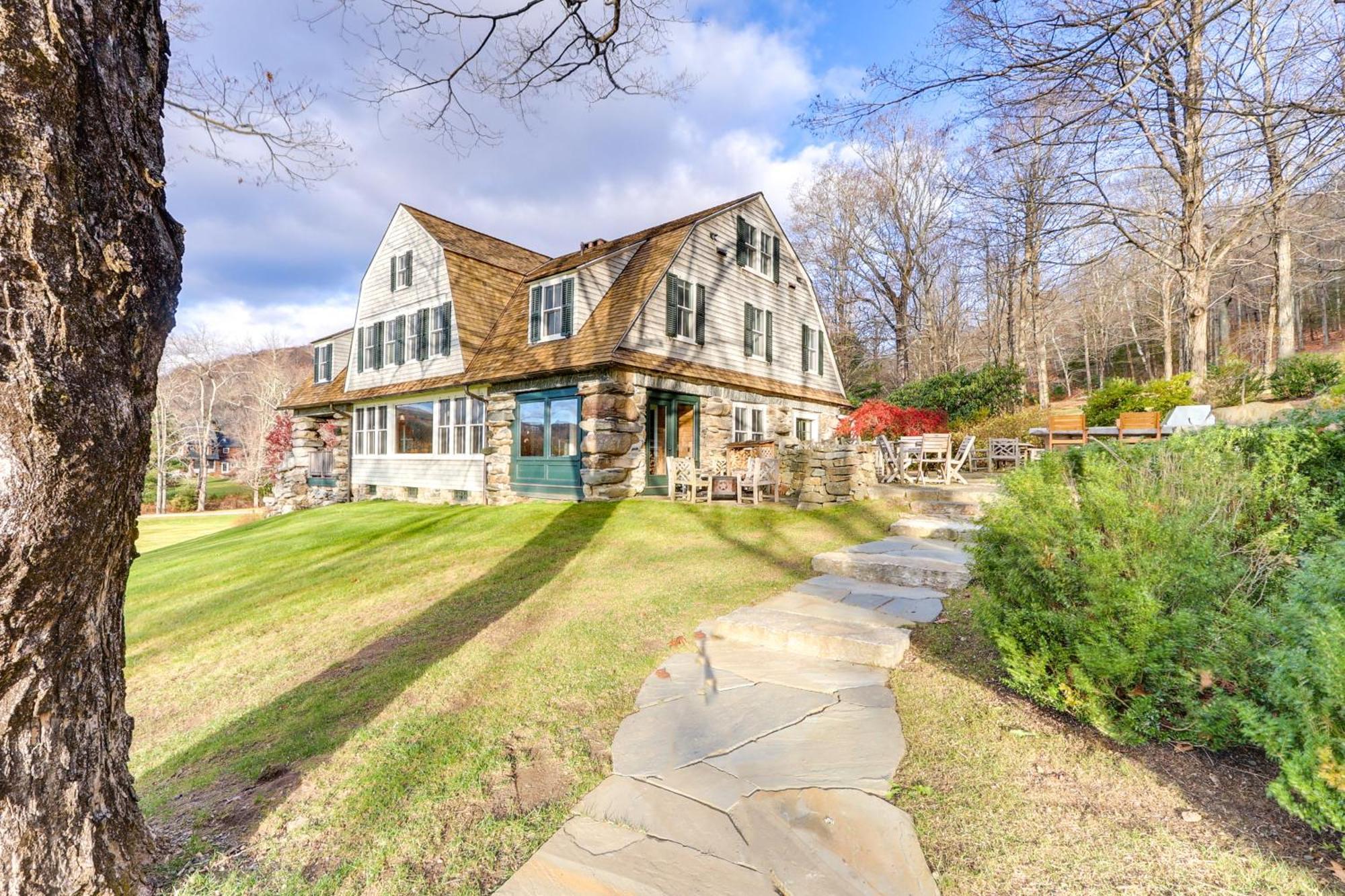 Grand Lakefront Home In Warren With Expansive Patio! Exterior photo